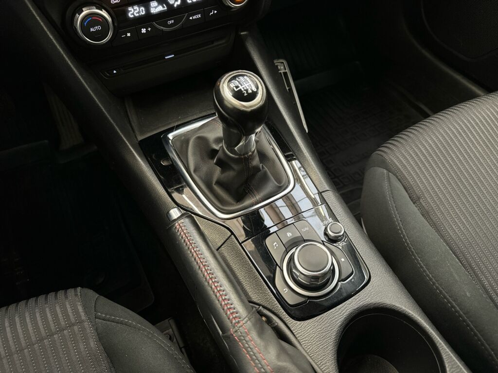 Mazda Mazda3 2016 Punainen