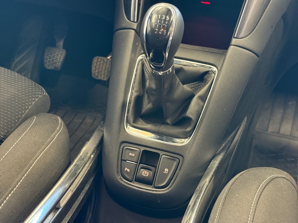 Opel Zafira Tourer 2016 Hopea