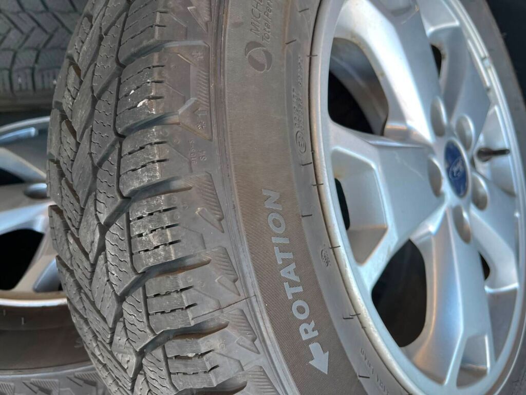 Ford Grand Tourneo Connect 2016 Musta