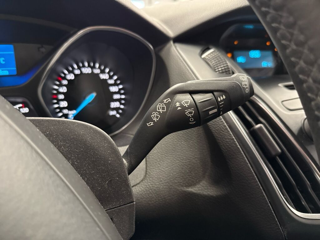 Ford Focus 2016 Valkoinen