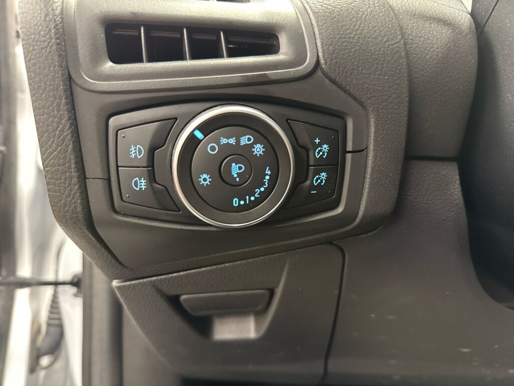 Ford Focus 2016 Valkoinen