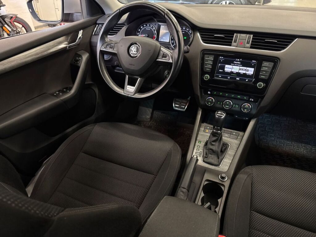 Skoda Octavia 2016 Punainen