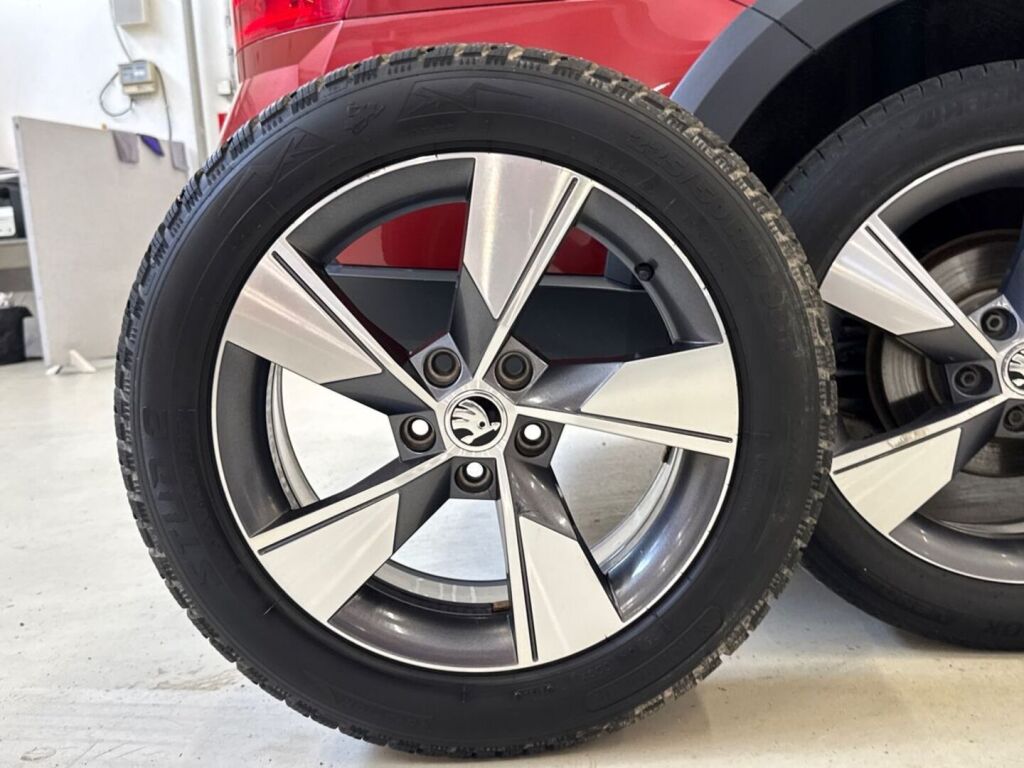 Skoda Octavia 2016 Punainen