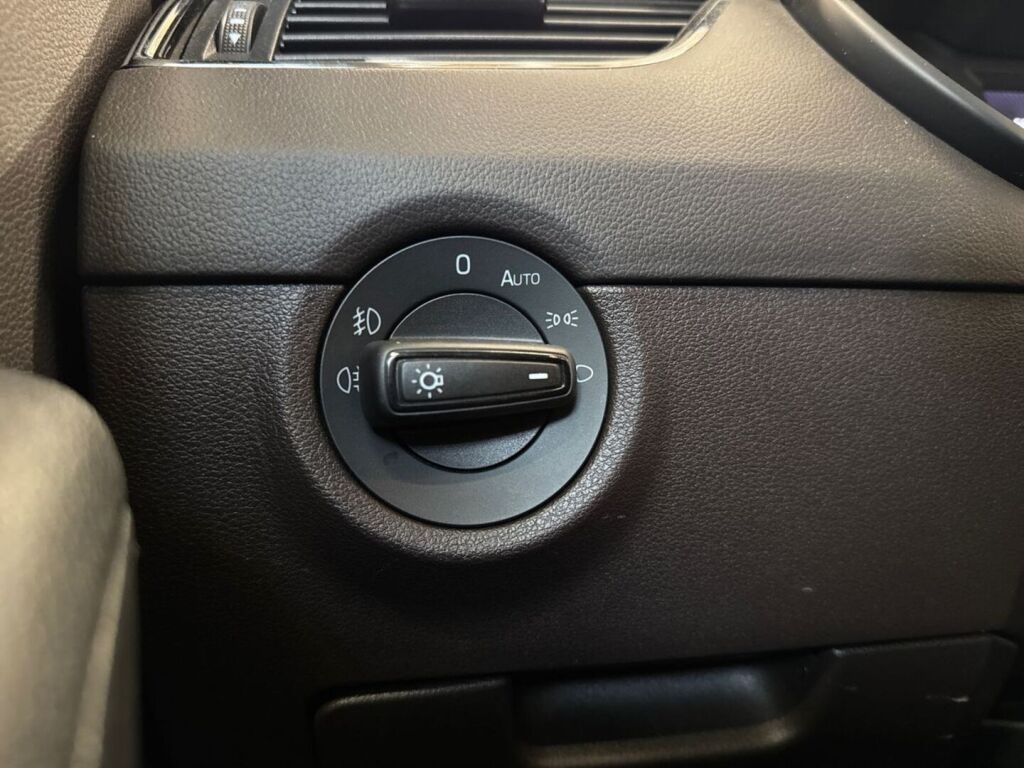 Skoda Octavia 2016 Punainen
