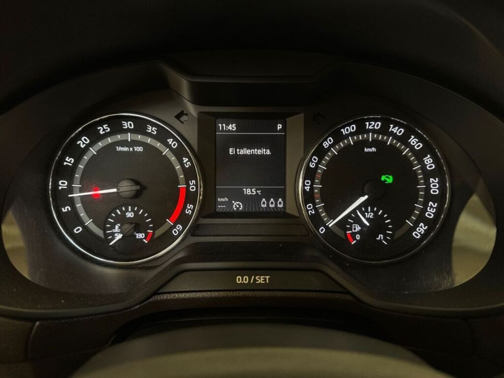 Skoda Octavia 2016 Punainen