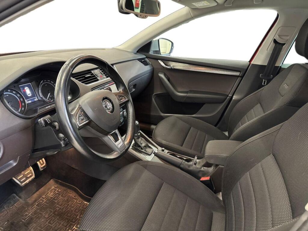 Skoda Octavia 2016 Punainen