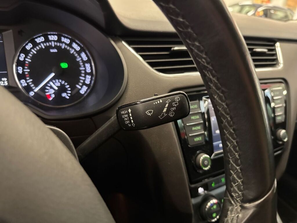 Skoda Octavia 2016 Punainen