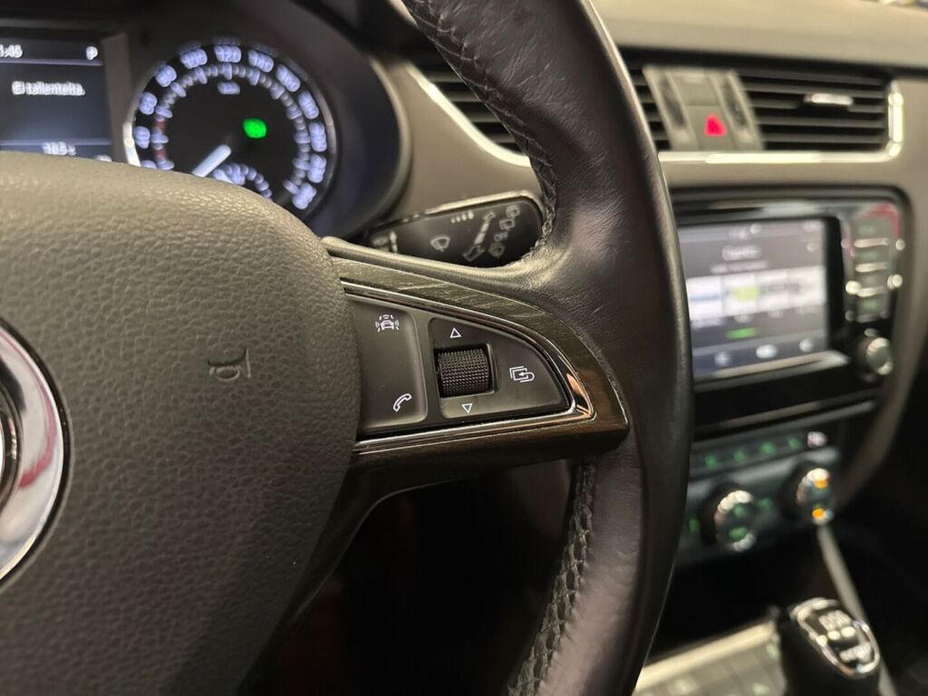 Skoda Octavia 2016 Punainen