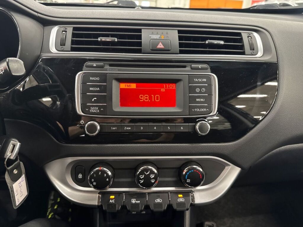 Kia Rio 2016 Sininen