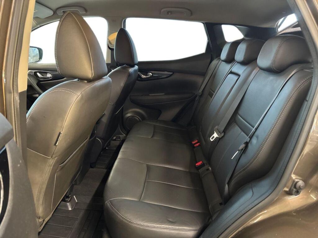 Nissan Qashqai 2016 Ruskea (beige)