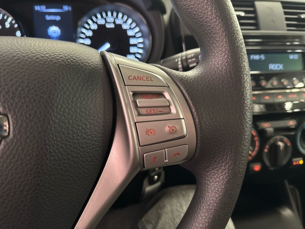 Nissan Pulsar 2017 Harmaa