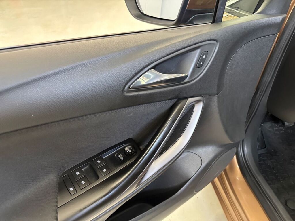 Opel Astra 2017 Ruskea (beige)
