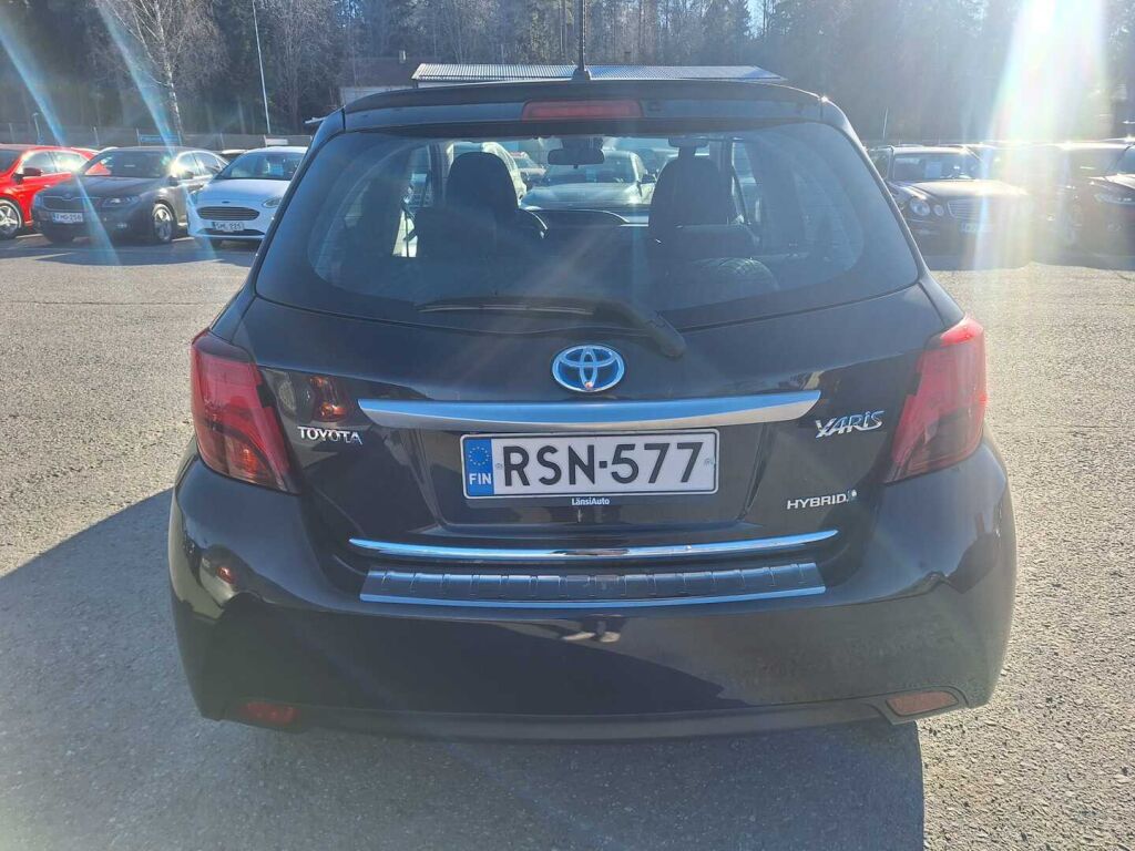 Toyota Yaris 2016 Musta