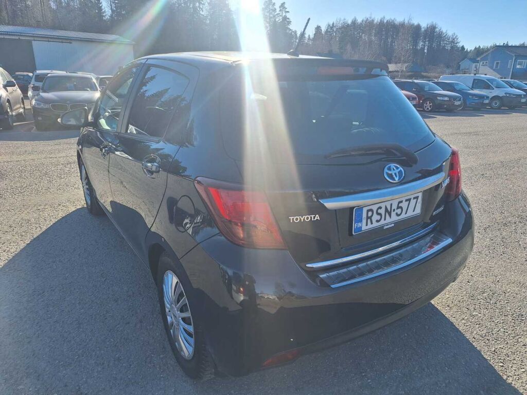 Toyota Yaris 2016 Musta