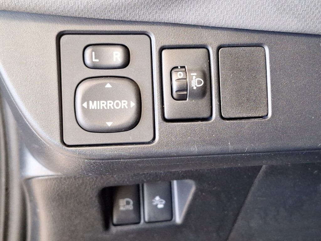 Toyota Yaris 2016 Musta