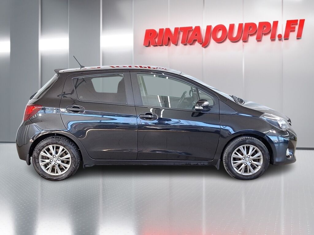 Toyota Yaris 2016 Musta