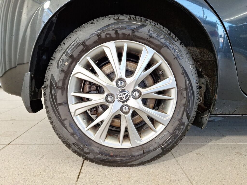 Toyota Yaris 2016 Musta