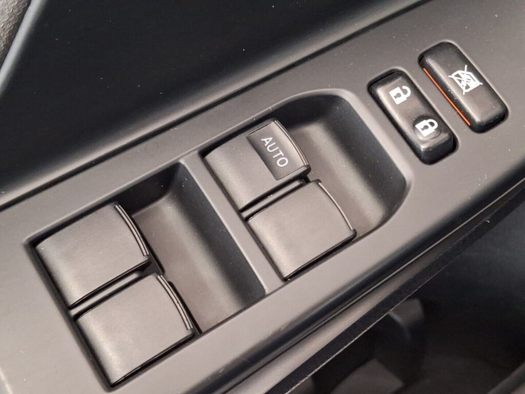 Toyota Yaris 2016 Musta
