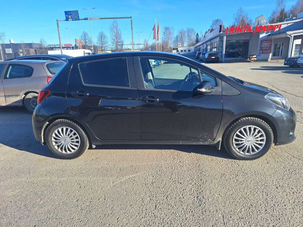 Toyota Yaris 2016 Musta