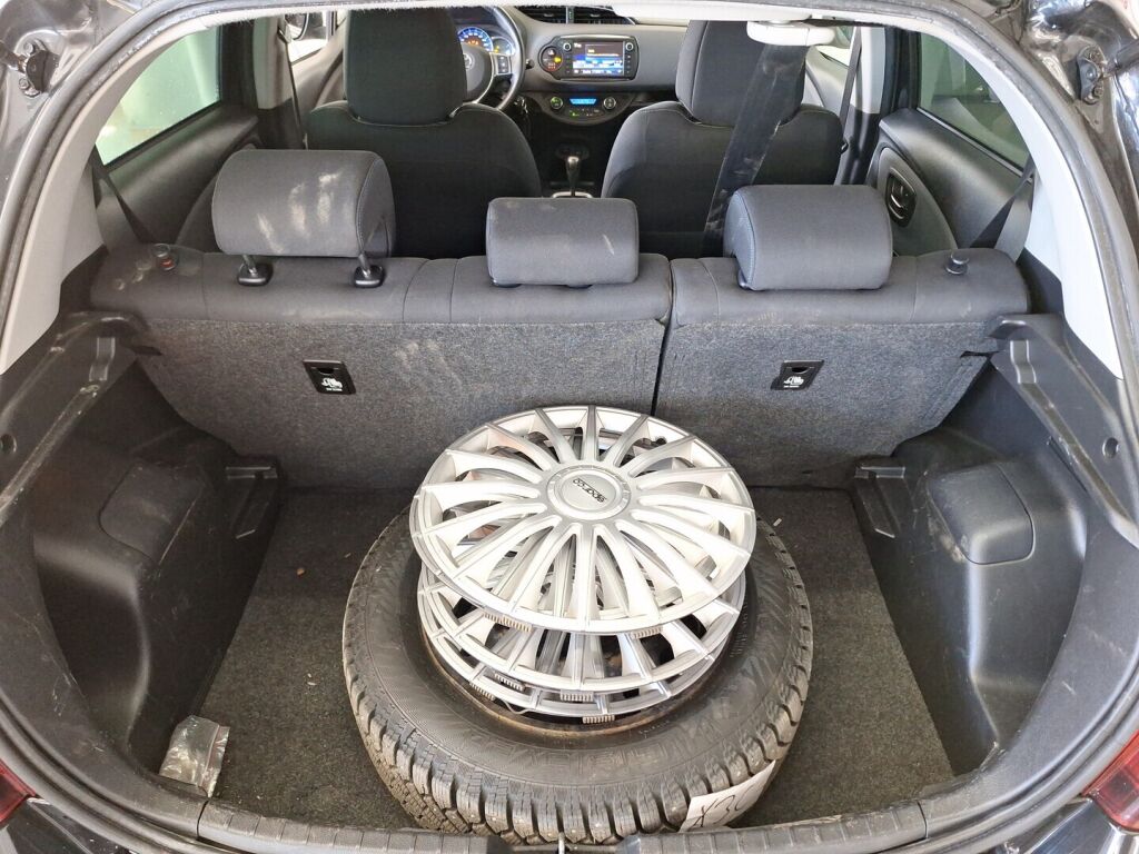 Toyota Yaris 2016 Musta