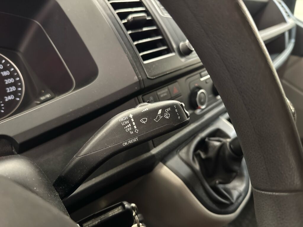 Volkswagen Transporter 2016 Musta