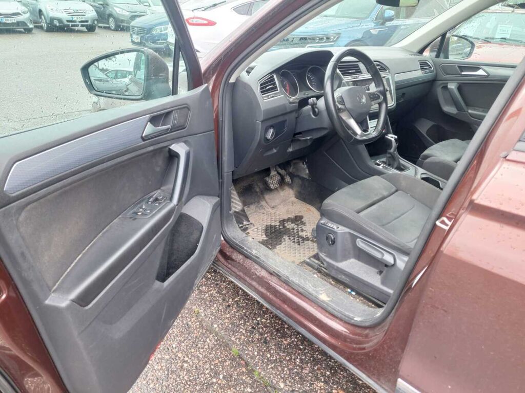 Volkswagen Tiguan 2022 Ruskea (beige)