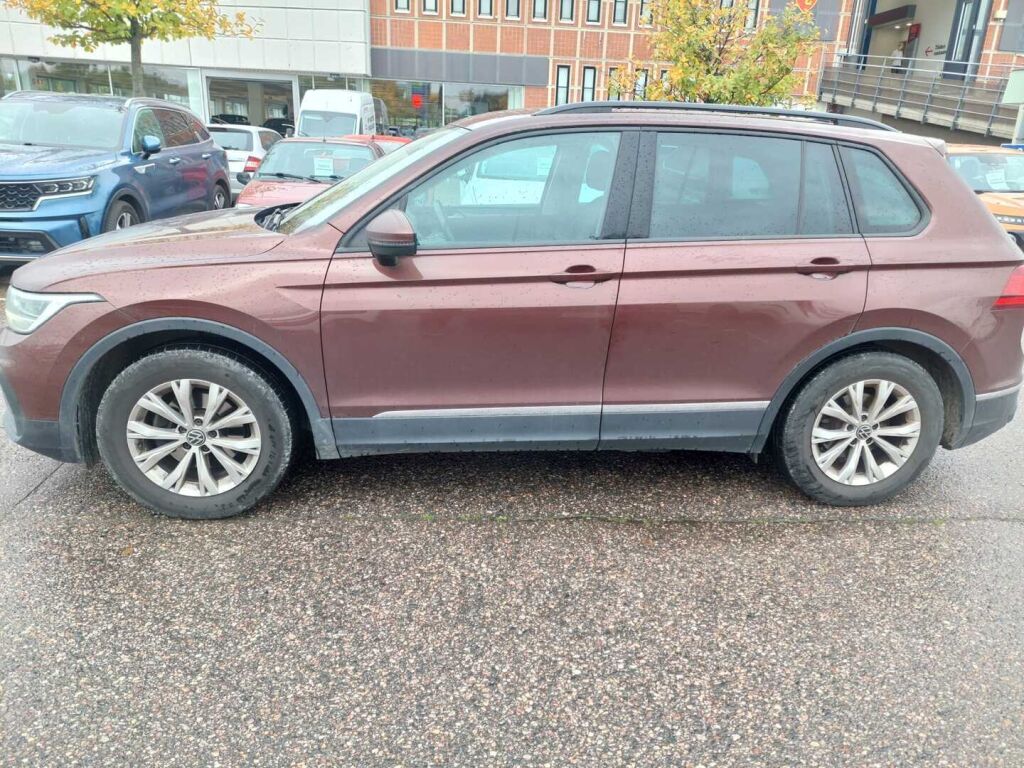 Volkswagen Tiguan 2022 Ruskea (beige)