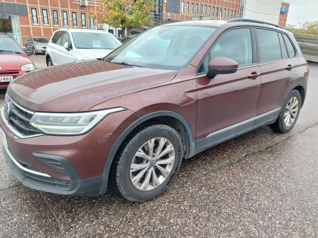 Volkswagen Tiguan 2022 Ruskea (beige)