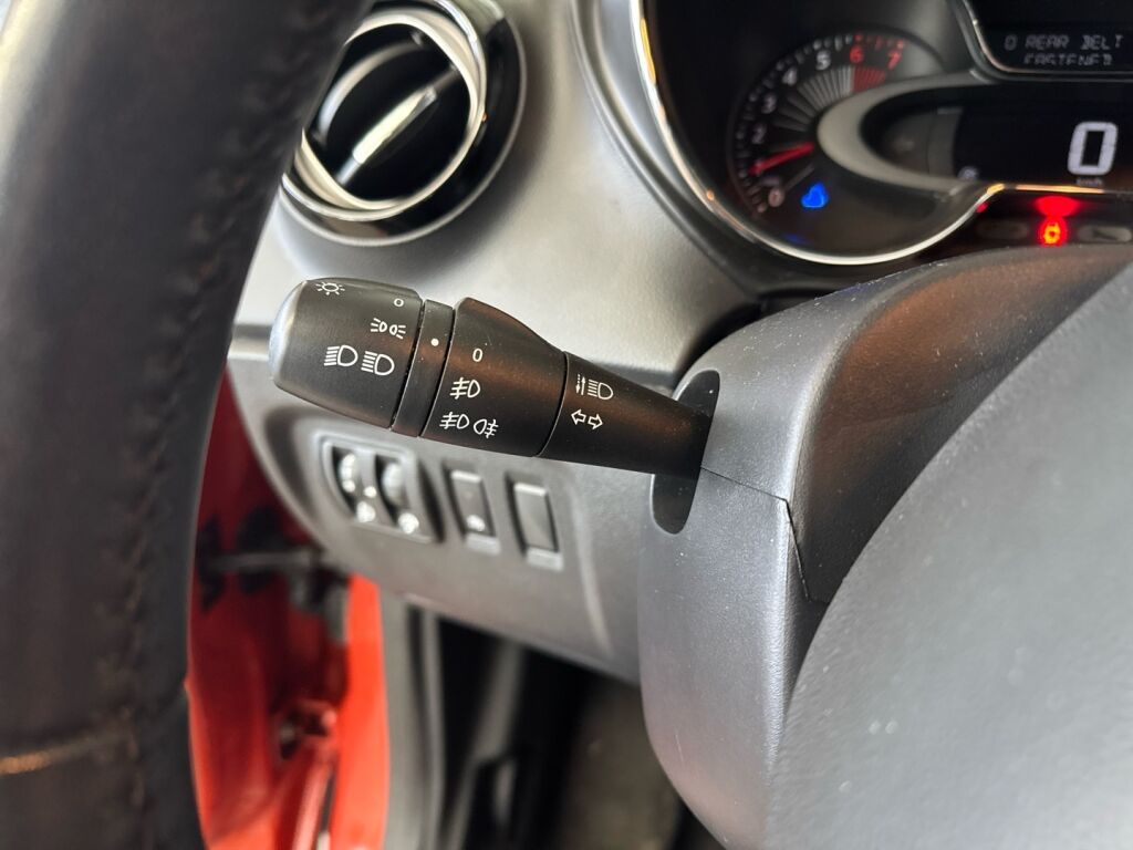 Renault Captur 2016 Oranssi