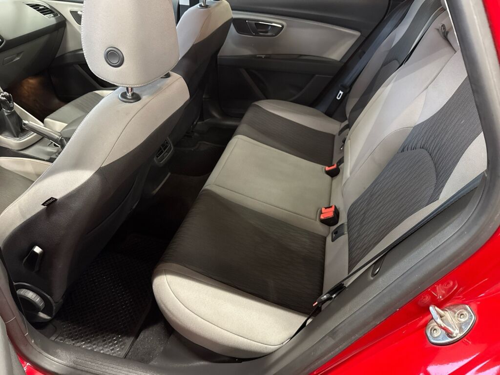 Seat Leon ST 2016 Punainen