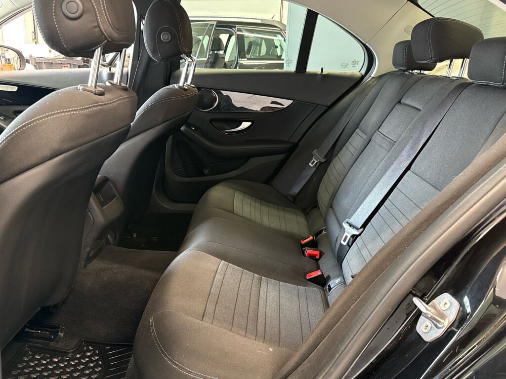 Mercedes-Benz C 2016 Musta
