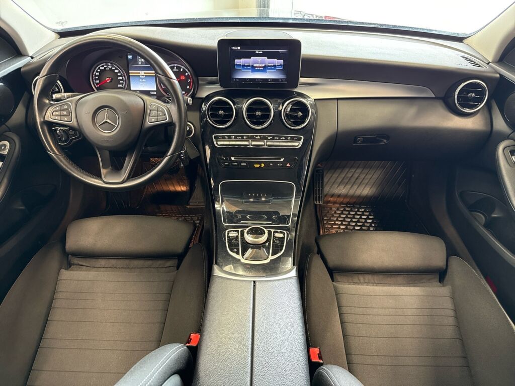 Mercedes-Benz C 2016 Musta