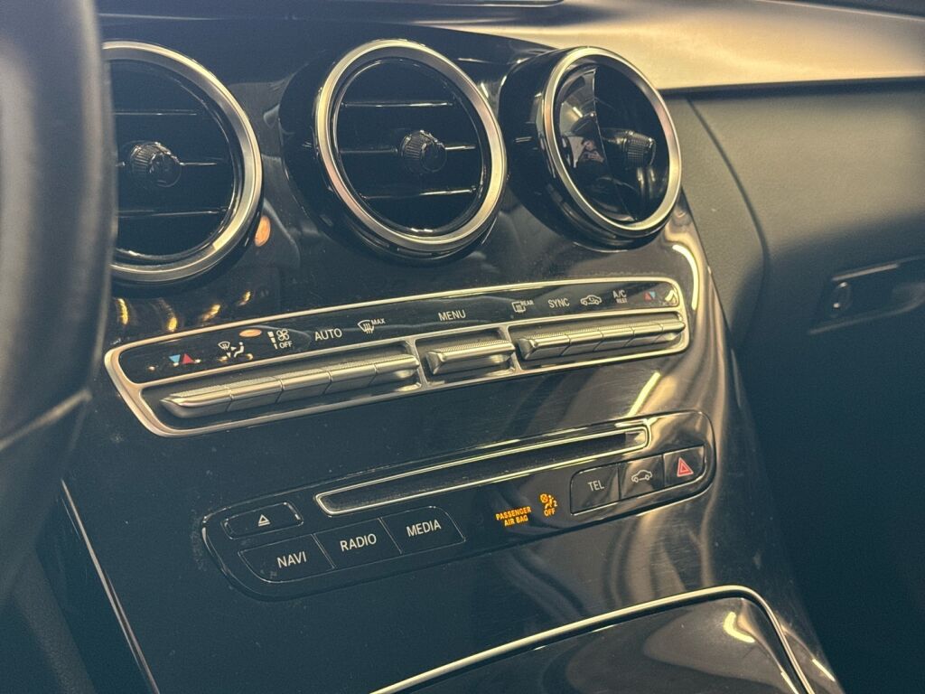 Mercedes-Benz C 2016 Musta