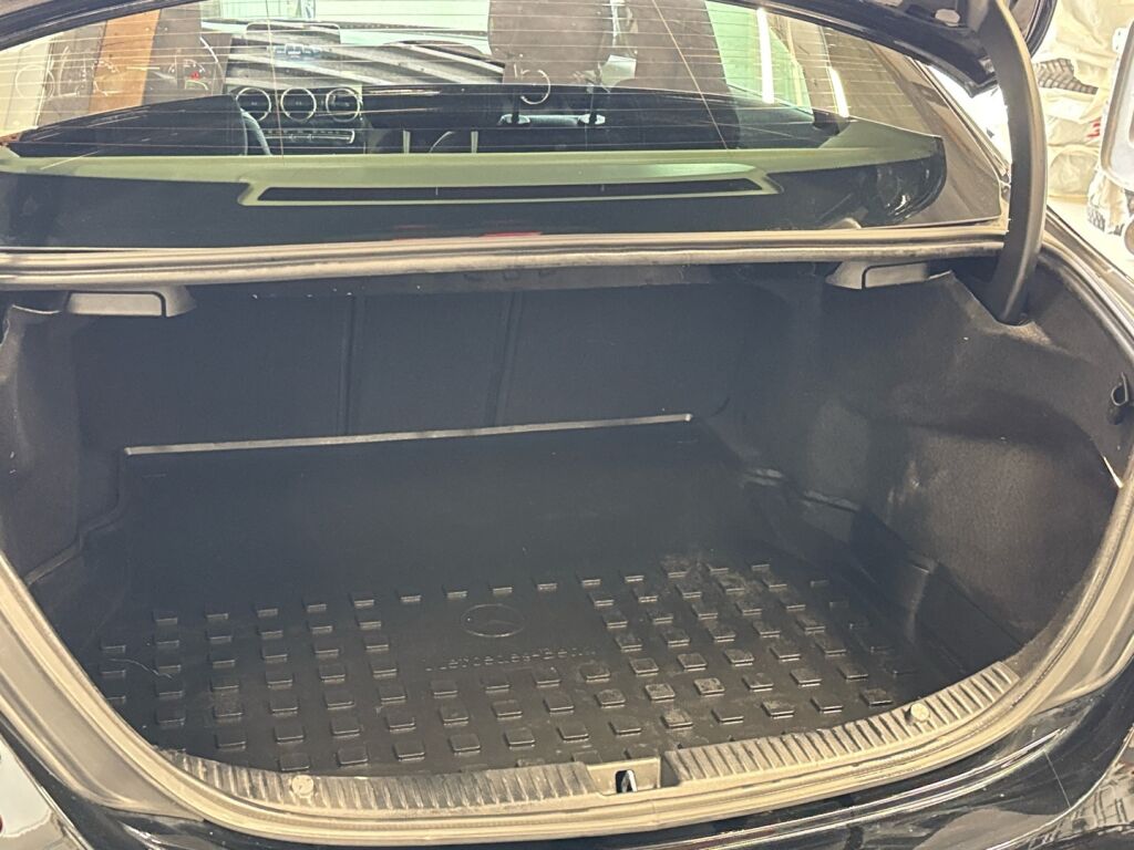 Mercedes-Benz C 2016 Musta