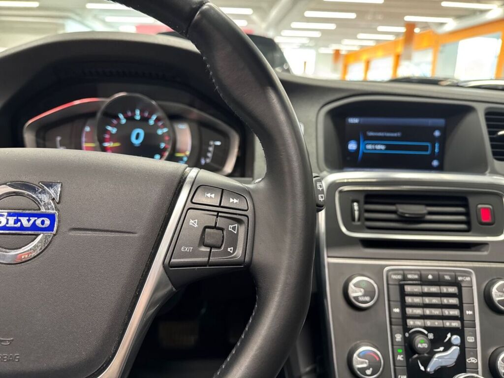 Volvo V60 2014 Sininen