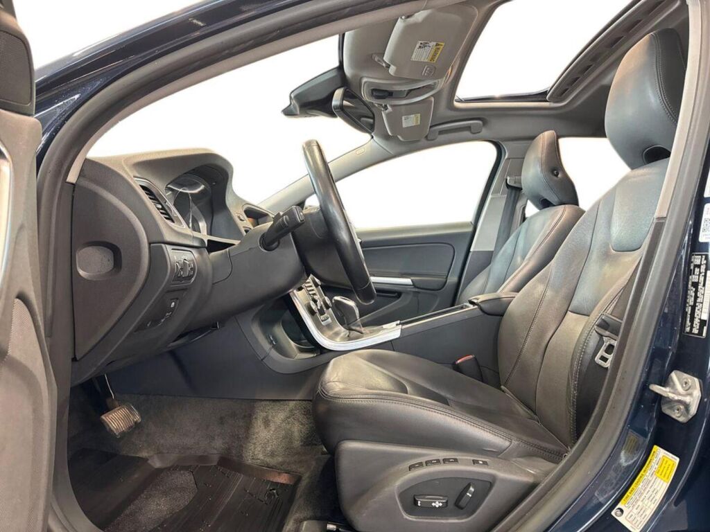 Volvo V60 2014 Sininen