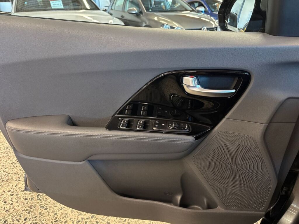 Kia Niro 2017 Harmaa