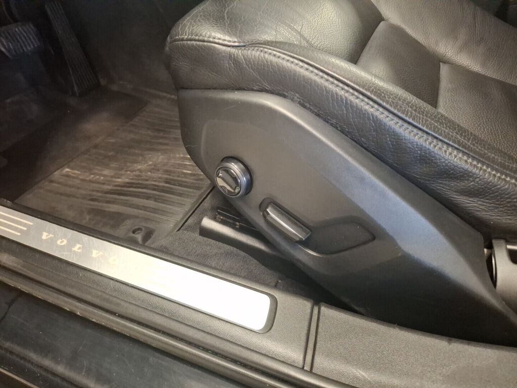 Volvo V90 2017 Musta