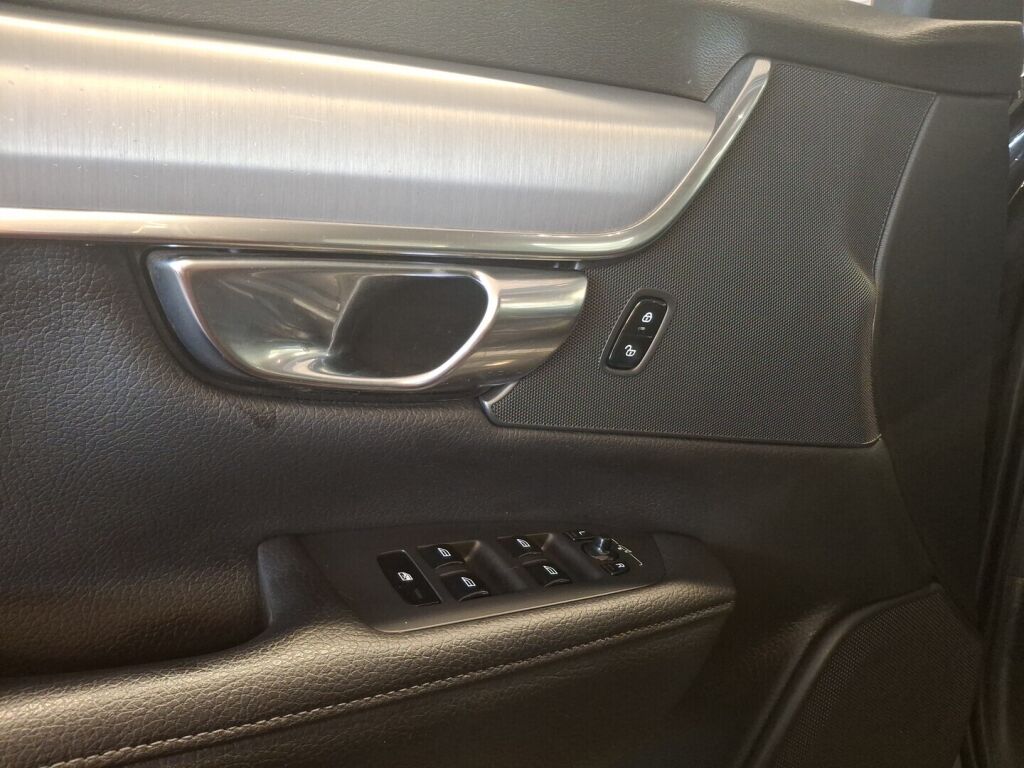 Volvo V90 2017 Musta