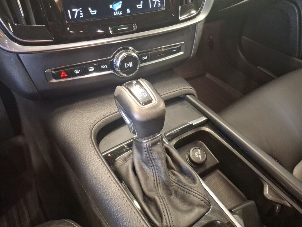 Volvo V90 2017 Musta