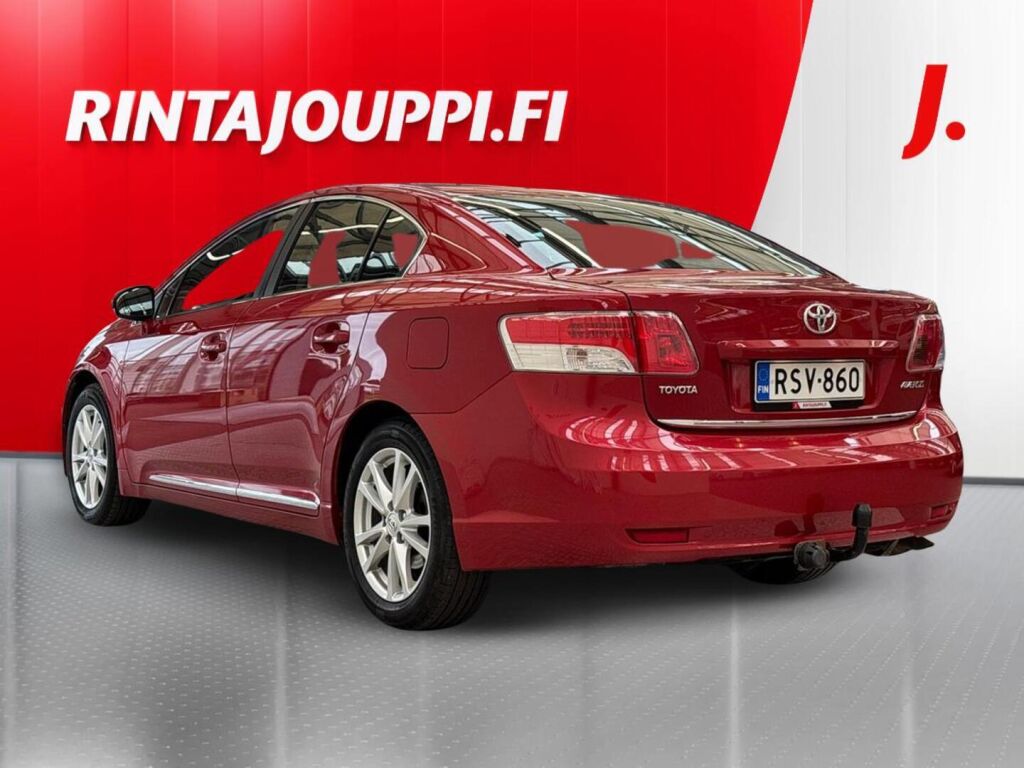 Toyota Avensis 2011 Punainen