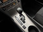 Toyota Avensis 2011 Punainen