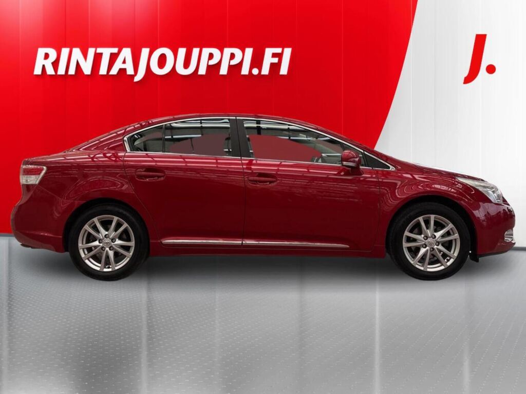 Toyota Avensis 2011 Punainen