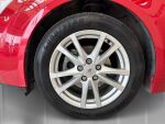 Toyota Avensis 2011 Punainen