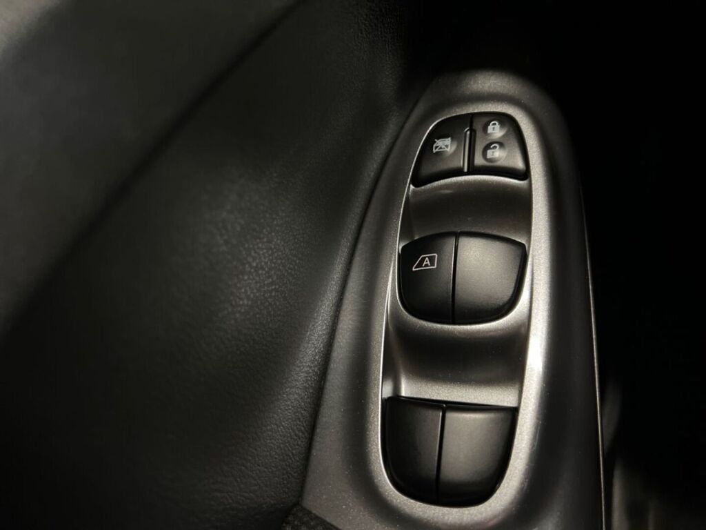 Nissan Juke 2011 Punainen