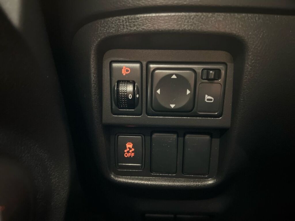Nissan Juke 2011 Punainen