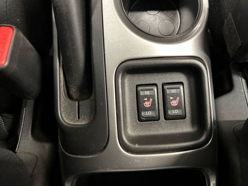 Nissan Juke 2011 Punainen
