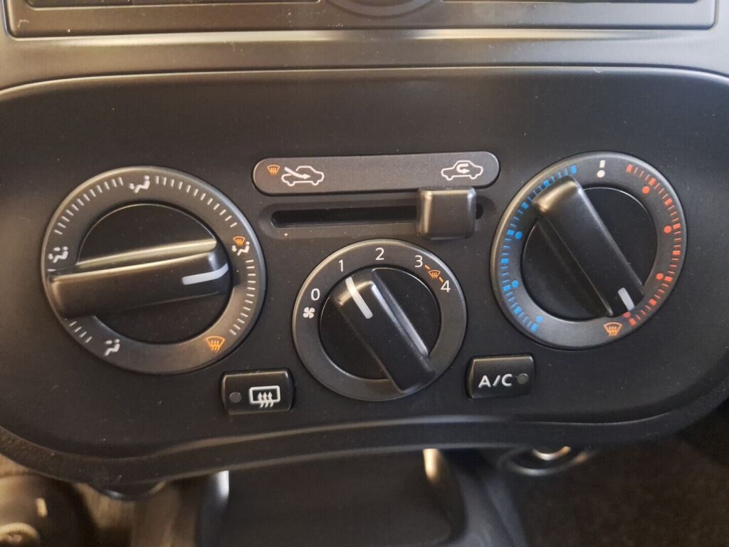 Nissan Juke 2011 Punainen