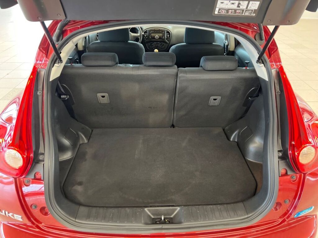 Nissan Juke 2011 Punainen