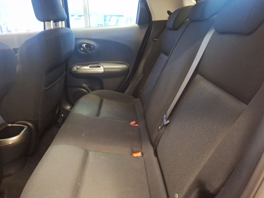 Nissan Juke 2011 Punainen